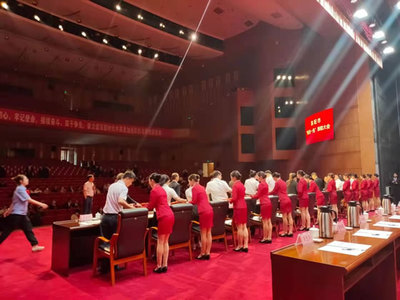 洛陽職業技術學院禮儀隊圓滿完成洛陽市“七一”表彰大會禮儀服務